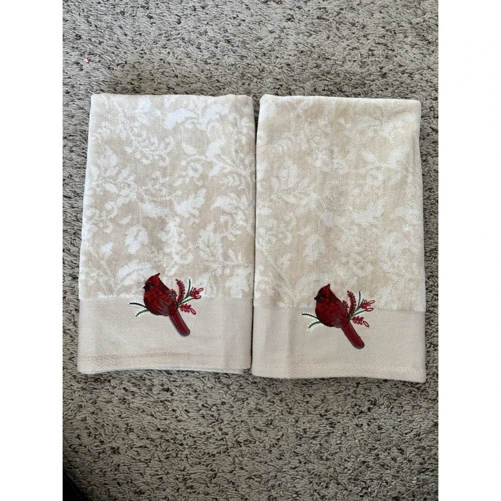 ST Nicholas Square 2 hand Towels 26x16 with Cardinals Textured Cotton‎